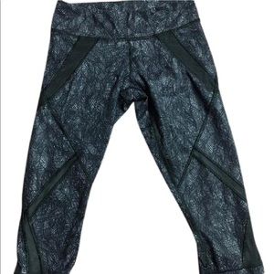 Green leaf and mesh crop activewear leggings